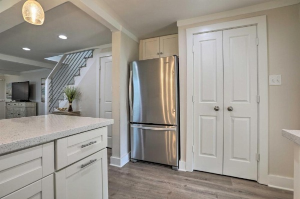 Dog-Friendly Galveston Home - Walk to Beach! image 12