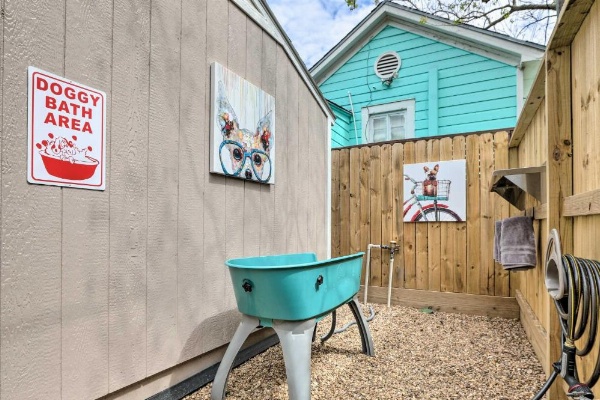 Dog-Friendly Galveston Home - Walk to Beach! image 29