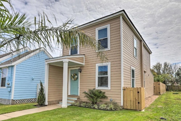 Dog-Friendly Galveston Home - Walk to Beach! image 30