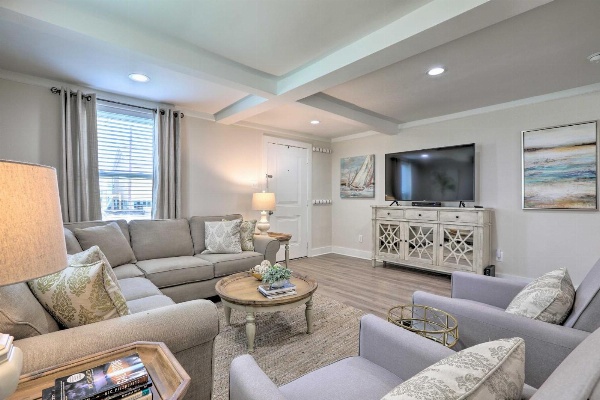 Dog-Friendly Galveston Home - Walk to Beach! image 6