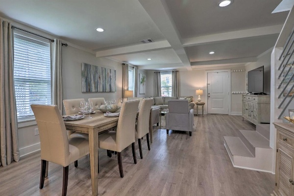 Dog-Friendly Galveston Home - Walk to Beach! image 7