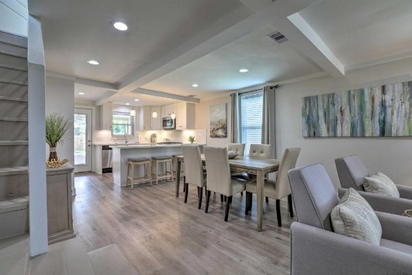 Dog-Friendly Galveston Home - Walk to Beach! image 8